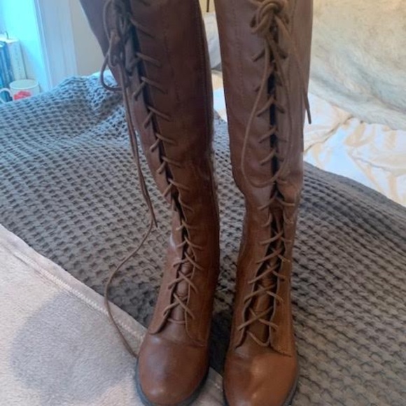 Tall Barely worn riding boots- size 6 - Picture 2 of 2